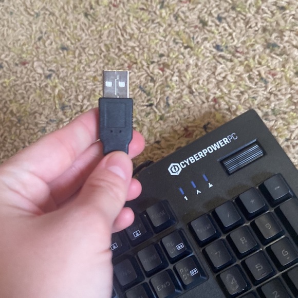 Cyberpower keyboard - Picture 3 of 3